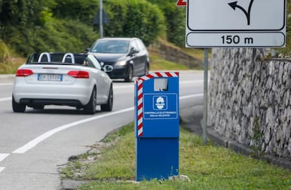 Italia tiene más radares y cámaras para vigilar el tránsito que Reino Unido y Alemania y pese a eso también tiene uno de los índices de muerte en carretera más elevados.
