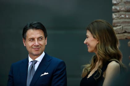Giuseppe Conte, primer ministro de Italia, y la primera dama argentina, Juliana Awada, en la Casa Rosada