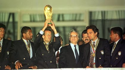 Itamar Franco recibió al seleccionado de Brasil que ganó el Mundial de 1994 en Estados Unidos
