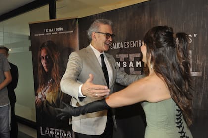 Ituño y Bordón se fundieron en un cariñoso abrazo al encontrarse