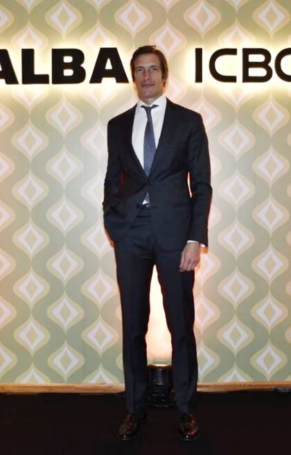 Ivan de Pineda de regreso en Buenos Aires en el preopening de ICBC Argentina. A treinta años de su último trabajo para Versace, el modelo y conductor desfiló la colección otoño-invierno de la casa italiana. Fue en el Pacific Design Center de West Hollywood, Estados Unidos