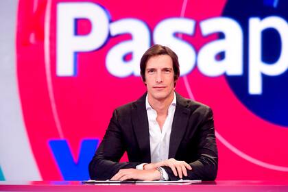 Iván de Pineda es una celebridad formal en medio de una televisión que  es todo lo contrario