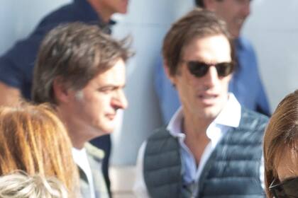 Iván de Pineda intercambia unas palabras con su amigo Javier Tanoira.