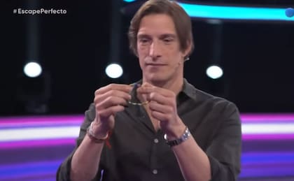 Iván de Pineda recibió una "pulsera de la amistad" de parte de una participante de Escape Perfecto (Foto: Captura de video / Telefe)