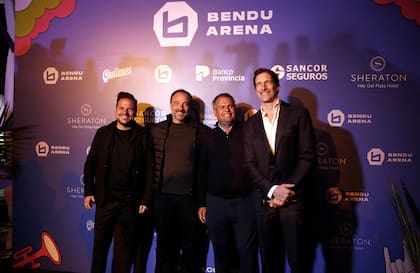 Iván de Pineda y los responsables del flamante Bendu Arena, ubicado en una zona del sur marplatense que viene modificando su fisonomía