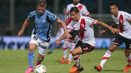 Iván Etevenaux jugando para Belgrano contra River