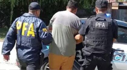 Iván Ezequiel M., detenido en Santo Tomé, Santa Fe, con casi diez kilos de cocaína que había desenterrado por las lluvias