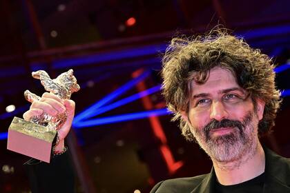 Ivan Fund celebra su triunfo en el Festival de Berlín con el Oso de Plata que ganó este sábado por su película El mensaje