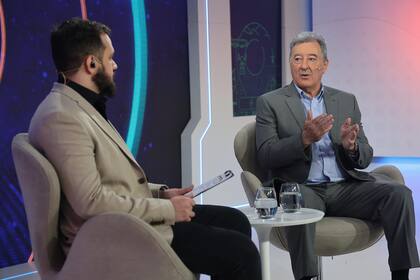 Iván Mazorco, editor de Movilidad de LA NACION (izq.) y Daniel Herrero, CEO de Prestige Auto (der.)