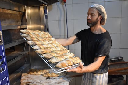 Iván San Martín cocinando baguettes en Le Moulin De La Fleur