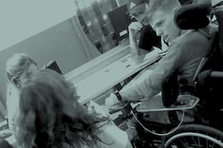 Tiene parálisis cerebral, fue abanderado y hoy se destaca en la universidad