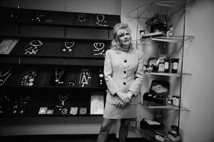 Ivana Trump en House of Ivana, una tienda para su línea de joyería, perfumes y ropa, el 2 de marzo de 1995