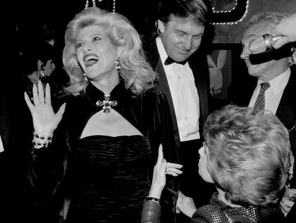 Ivana Trump y Donald Trump en Nueva York, el 1 de diciembre de 1988