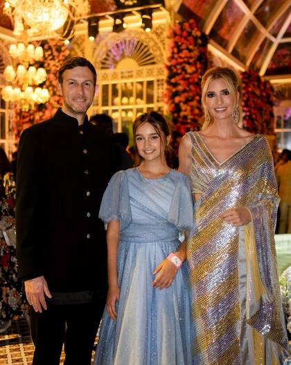 Ivanka Trump, hija del expresidente estadounidense Donald Trump, fue una de las invitadas especiales de Mukesh Ambani. Asistió con su marido, Jared Kushner, y su hija Arabella Rose, de 13 años.