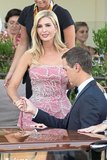 Ivanka Trump (izq.) y Jared Kushner