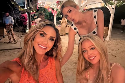 Ivanka Trump junto a su hermana Tiffany y su cuñada Lara