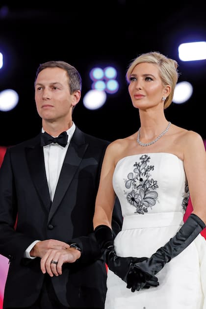 Ivanka Trump, la hija del Presidente, junto a su marido, Jared Kushner, en el Liberty Ball.