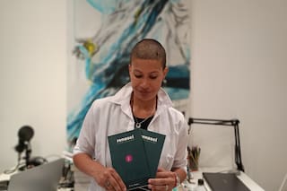 Atravesó una enfermedad terminal y escribió poemas para las dos enfermeras que le salvaron la vida