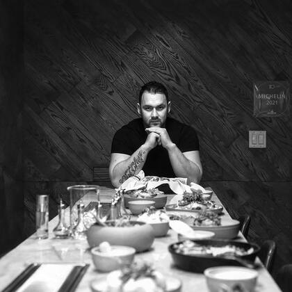 Ivo Díaz emigró de Venezuela a Estados Unidos, comenzó como lavaplatos y hoy tiene un restaurante que figura en la guía Michelín