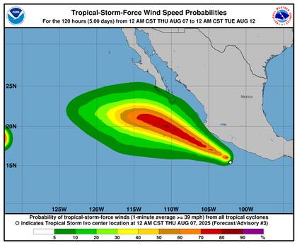 Ivo se aleja de tierra firme mientras avanza hacia el noroeste a una velocidad de 20 nudos (37 km/h)