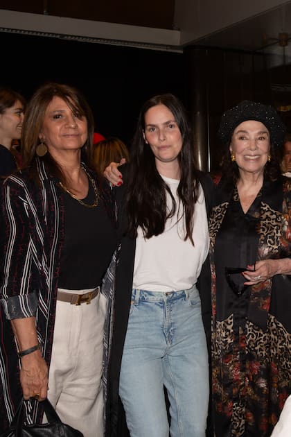 Ivonne Bordeu, Ileana González (mamá de Jesusita Bordeu) y Graciela Borges.
