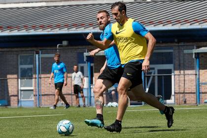 Izquierdoz pelea con De Rossi en la práctica de Boca.