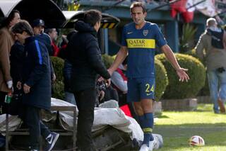 Boca sufre las lesiones: Izquierdoz jugó 5 minutos y debió ser reemplazado