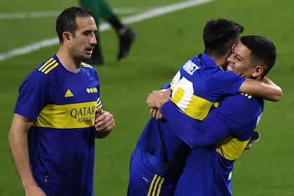 Izquierdoz y Rojo saludan a Ramírez