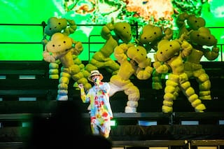 J Balvin aterrizó en el Movistar Arena con su Arcoiris Tour