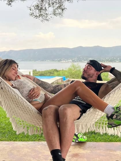 J Balvin y su pareja Valentina Ferrer