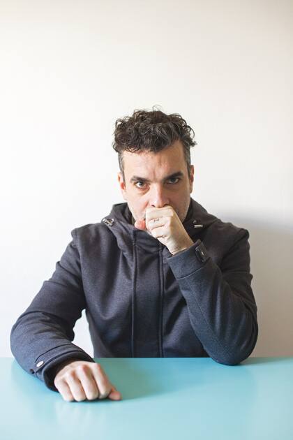 J. P. Zooey es el seudónimo del docente y escritor Juan Pablo Ringelheim