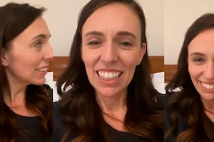 El video de la interrupción de la hija de Jacinda Ardern mientras hacía anuncios a los neozelandeses en un live