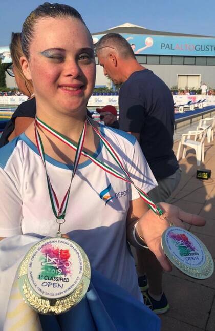 Jacinta Ranceze festejó por duplicado en el Campeonato Europeo para personas con Síndrome de Down de Cerdeña, Italia. La joven de 19 años, número tres del mundo, se quedó con las pruebas de solo técnico y solo libre y se subió a lo más alto del podio