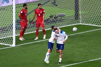 Jack Grealish festeja el sexto gol de Inglaterra ante Irán