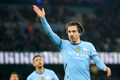 Jack Grealish, futbolista inglés, se perderá el Mundial por una fractura de estrés en el pie izquierdo.