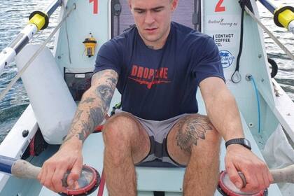 Jack Jarvis logró un récord después de remar a través del Atlántico, desde Portugal hasta Florida