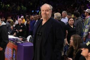 Jack Nicholson fue a ver a los Lakers en la NBA y un detalle en su look llamó la atención