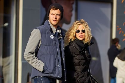 Jack Quaid junto a su madre, la actriz Meg Ryan