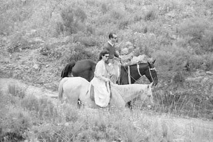 Jackie Kennedy de cabalgata por estancia San Miguel.