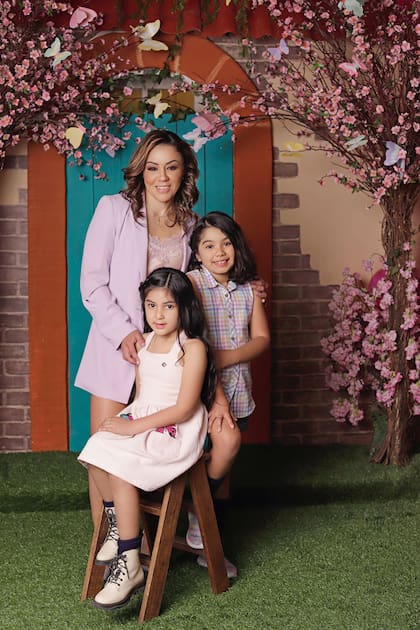 Jackie Nava con sus hijas Frida y Valentina