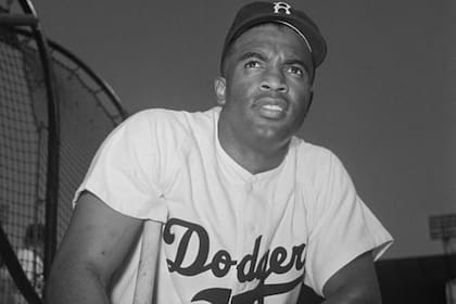 Jackie Robinson hizo historia al convertirse en el primer afrodescendiente en llegar a la MLB