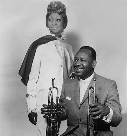 Jackie Shane con el trompetista Frank Motley, quien le hizo un lugar en su banda, para comenzar su camino a la fama, en Canadá