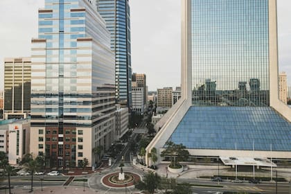 Jacksonville cuenta con una amplia oferta de viviendas a precios más bajos que los de la costa sur (Unsplash)