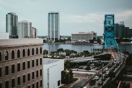 Jacksonville encabeza las ciudades con más bajas en los alquileres y es la más accesible de Florida