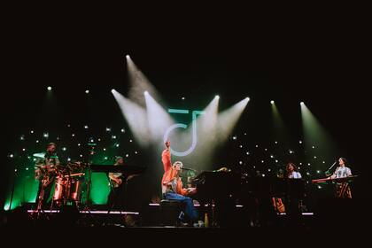 Jacob Collier, en el centro del escenario del Gran Rex