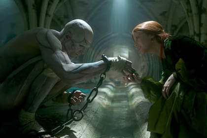 Jacob Elordi y Mia Goth en "Frankenstein" de Guillermo del Toro