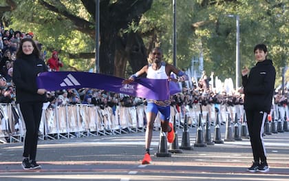 Jacob Kiplimo ganó la Media Maratón de Buenos Aires 2025