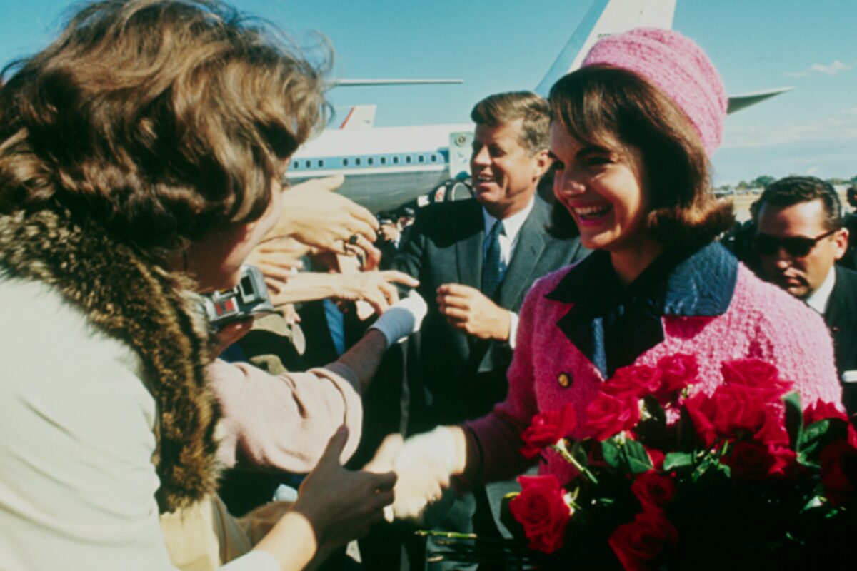 El traje Chanel rosa de Jackie Kennedy: por qué no será hasta 2103 - LA NACION