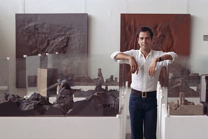 Jacques Bedel, con el envío premiado en la Bienal de San Pablo (1977)