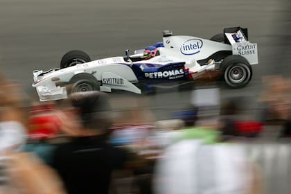 Jacques Villeneuve condujo para Sauber en 2005 y 2006, sus dos últimas temporadas en la Fórmula 1; la escudería con sede en Hinwil, Suiza, se asociará con Audi para 2026.